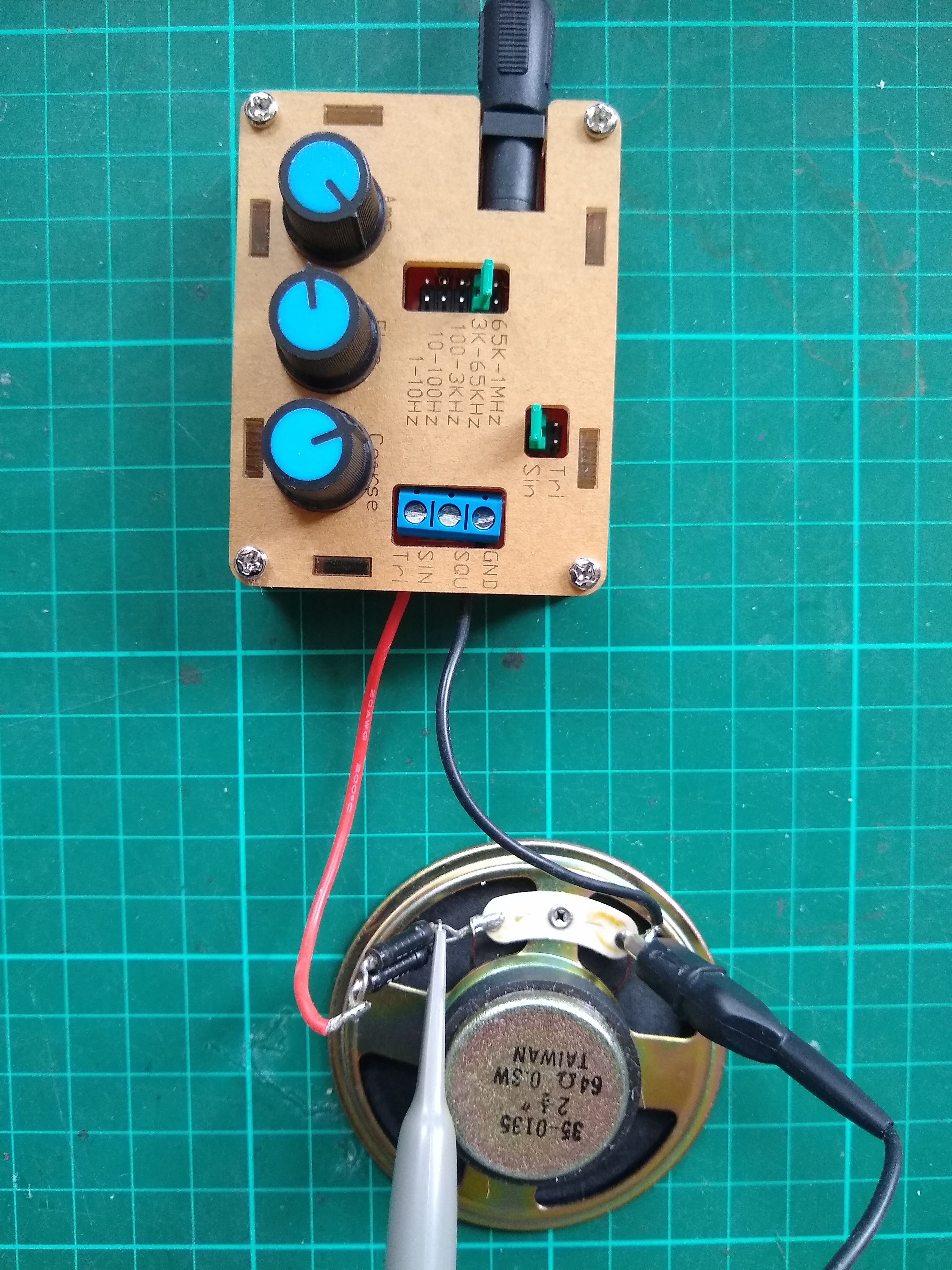 Signal generator and speaker setup
